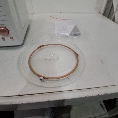 FRIGIDAIRE RETRO MICROWAVE OVEN - 0.7CU.FT, 700W - WHITE/GOLD (MODEL: EMW788-WHITERGLD) image 4