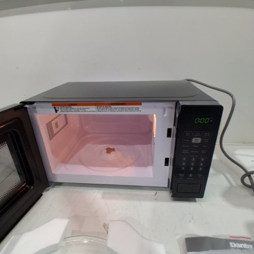 DANBY 700W COUNTERTOP MICROWAVE - 0.7 CU.FT - BLACK (MODEL: DBMW0721BBB) image 2