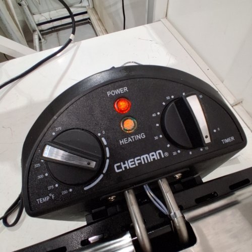 CHEFMAN JUMBO SIZE DEEP FRYER WITH TEMPERATURE CONTROL - 4.5QT - STAINLESS STEEL/BLACK (MODEL: RJ07-45-SS) image 2