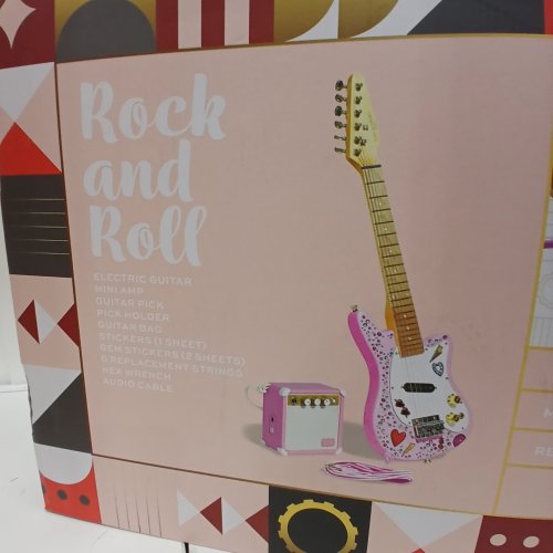 2PC FAO SCHWARZ KIDS ELECTRIC GUITAR AND AMP - PINK (MODEL: STARS) image 4