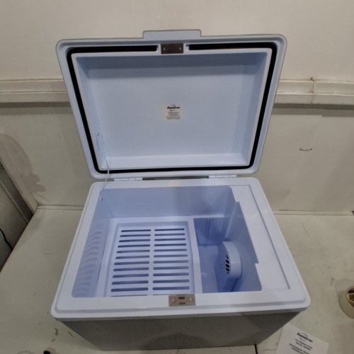 KOOLATRON TRAVEL SAVER THERMOELECTRIC BRUSHLESS ICELESS 12 V COOLER/WARMER - 42 L CAPACITY - GREY/BLACK (MODEL: P95) image 3