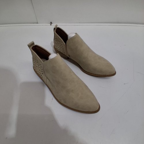 WOMEN'S RETRO LOW HEEL ANKLE BOOTS - 9 - TAUPE image 2