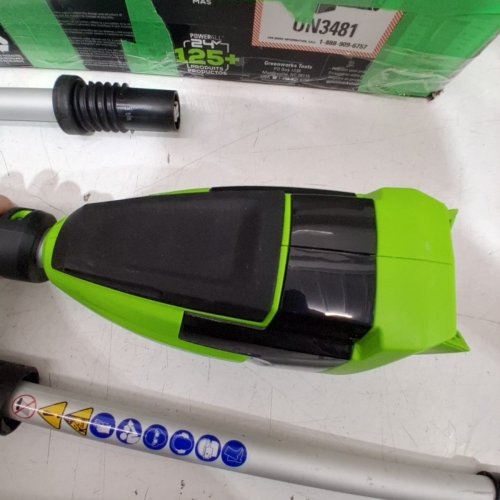 GREENWORKS POLE SAW WITH BATTERY AND CHARGER, 9-11FT LENGTH - GREEN (MODEL: 1402102) image 6