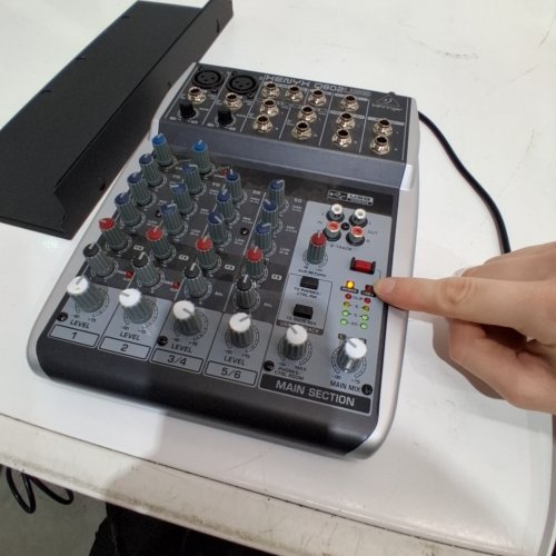 BEHRINGER XENYX 6 CHANNEL USB AUDIO MIXER (MODEL: Q802USB) image 2