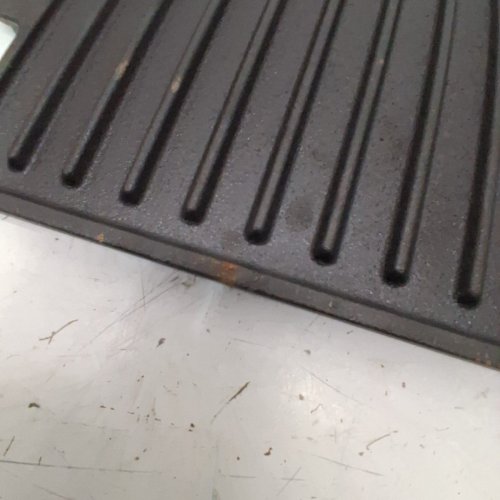 UNBRANDED REVERSIBLE CAST IRON GRILL/GRIDDLE - 16.5" X 9" - BLACK image 3