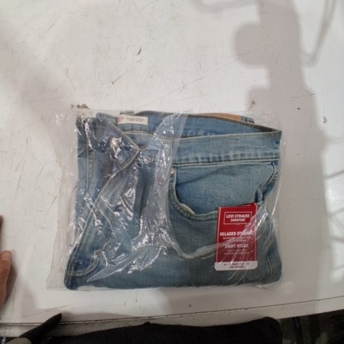 MEN'S LEVI STRAUSS & CO. PREMIUM FLEX RELAXED STRAIGHT FITTING JEANS - 36W X 30L - WASHED BLUE image 2