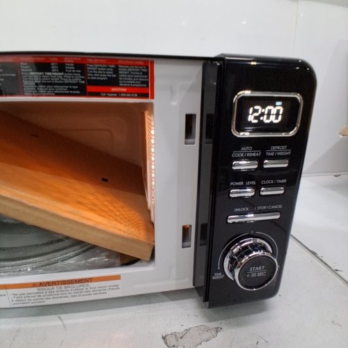 GALANZ RETRO STYLE COUNTERTOP MICROWAVE OVEN - 0.7CU.FT - BLACK (MODEL: GLCMKZ07BKR07) image 2
