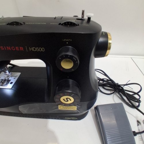 SINGER HEAVY DUTY 500 CLASSIC SEWING MACHINE WITH 23 BUILT-IN STITCHES - BLACK/GOLD (MODEL: HD500) image 6