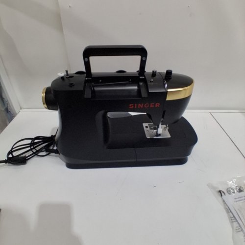 SINGER HEAVY DUTY 500 CLASSIC SEWING MACHINE WITH 23 BUILT-IN STITCHES - BLACK/GOLD (MODEL: HD500) image 9