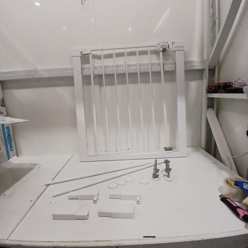 SAFETY 1ST EASY INSTALL WALK THROUGH BABY GATE - 29" TO 38" WIDE X 28" TALL - WHITE (MODEL: GA105CWHOF2) image 2