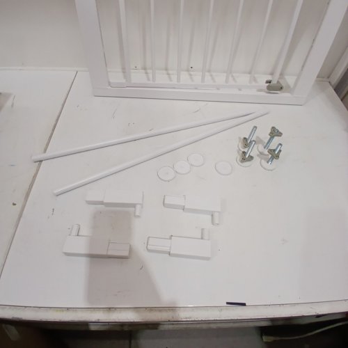 SAFETY 1ST EASY INSTALL WALK THROUGH BABY GATE - 29" TO 38" WIDE X 28" TALL - WHITE (MODEL: GA105CWHOF2) image 3