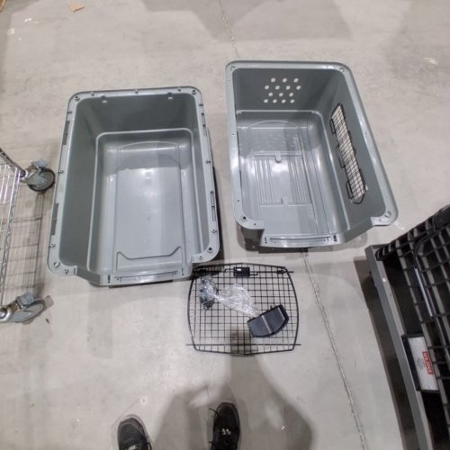 PETMATE SKY KENNEL WITH INTERIOR WATER DISH MOAT - 28" X 20.5" X 21.5" , FOR 25-30LB DOGS - GREY (MODEL: 531576) image 2