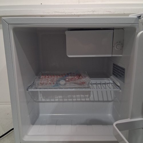 KOOLATRON KOOL COMPACT COMPRESSOR MINI FRIDGE WITH REMOVABLE SHELF - 1.7CU.FT - WHITE (MODEL: KBC46-W) image 5