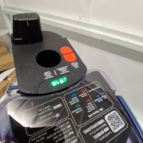 SHARK CARPET XPERT WITH STAIN STRIKER CARPET CLEANER WITH STAIN CREVICE AND HOSE ATTACHMENTS (MODEL: EX200C) image 2