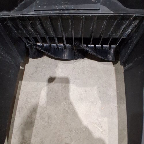 VEVOR WALK-BEHIND MANUAL HAND PUSH FLOOR SWEEPER - 25.6" SWEEPING WIDTH - GRAY/BLACK (MODEL: S13-001A) image 2