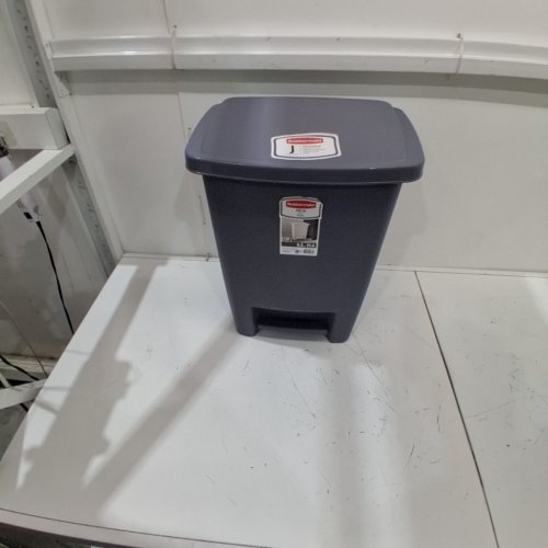 RUBBERMAID STEP-ON PEDAL BIN - 31.4 LITRES - GREY (MODEL: FG284187CYLND) image 2