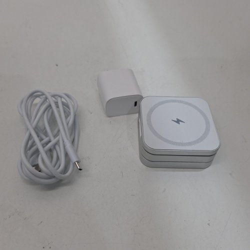 JUST WIRELESS 3-IN-1 FOLDING CHARGING STATION FOR IPHONE, AIRPODS, AND APPLE WATCH - 20W - WHITE (MODEL: 04096-V) image 2