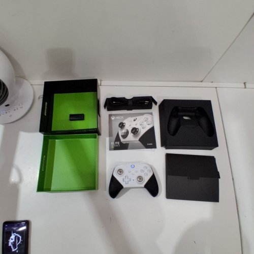 XBOX ELITE SERIES 2 CORE CONTROLLER - WHITE image 3