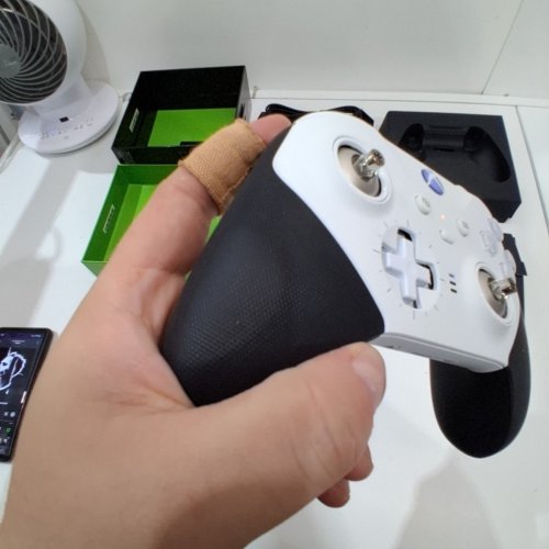 XBOX ELITE SERIES 2 CORE CONTROLLER - WHITE image 4