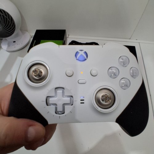 XBOX ELITE SERIES 2 CORE CONTROLLER - WHITE image 5