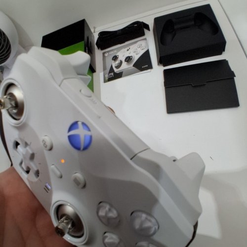 XBOX ELITE SERIES 2 CORE CONTROLLER - WHITE image 7