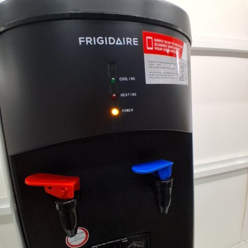 FRIGIDAIRE STAINLESS STEEL HOT & COLD WATER COOLER DISPENSER WITH COMPRESSOR-COOLED TOP-LOADING UNIT FOR 3–5 GAL BOTTLES, SAFETY-LOCK HOT TAP, ADJUSTABLE COLD TEMPERATURE, REMOVABLE DRIP TRAY - BLACK/STAINLESS STEEL - (MODEL: EFWC519) image 2