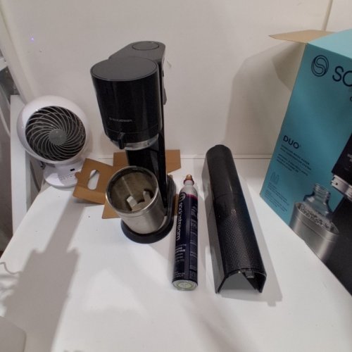 4PC SODASTREAM DUO SPARKLING WATER MAKER WITH 60L CO2 CANNISTER, 1L CARBONATING BOTTLE AND 1L GLASS CARAFE - BLACK/CLEAR (MODEL: 1776909) image 2