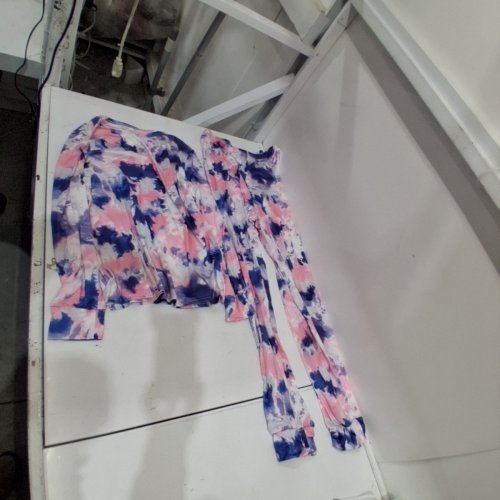 2PC FLORAL PRINT TOP AND PANTS SET - MEDIUM - CORAL, NAVY, AND WHITE image 2