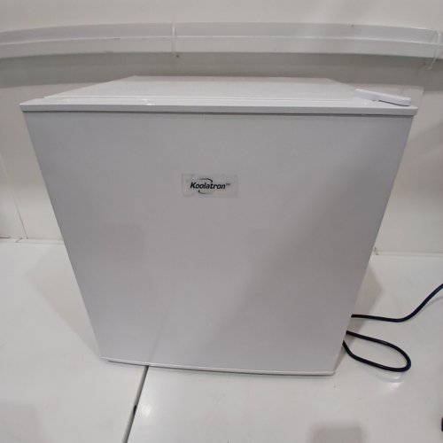 KOOLATRON KOOL COMPACT COMPRESSOR MINI FRIDGE WITH REVERSIBLE DOOR & REMOVABLE SHELF - 1.7 CU. FT - WHITE (MODEL: KBC46-W) image 3