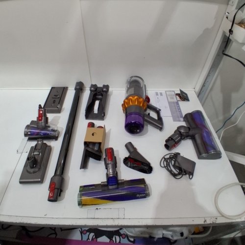 DYSON V15 DETECT TOTAL CLEAN EXTRA CORDLESS VACUUM CLEANER WITH 10 ATTACHMENTS (MODEL: V15 2103300) image 3