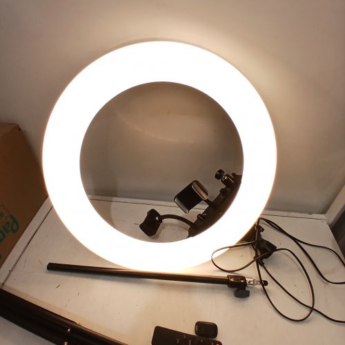 MACTREM 22" LED RING LIGHT WITH 75" TRIPOD AND CARRY BAG image 2