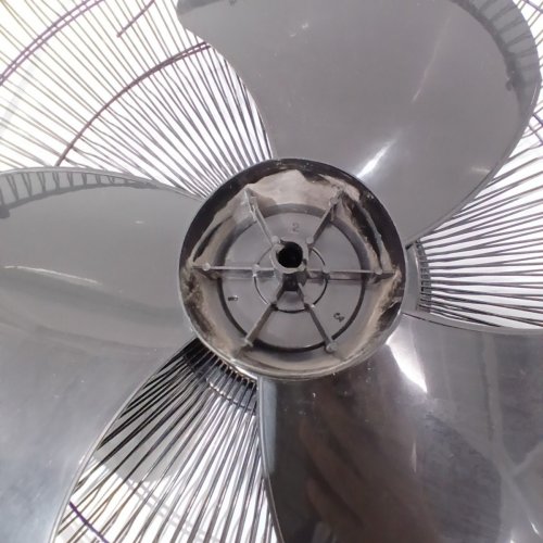 MAINSTAYS 3-SPEED OSCILLATING STANDING FAN - 27" X 47" - BLACK image 4