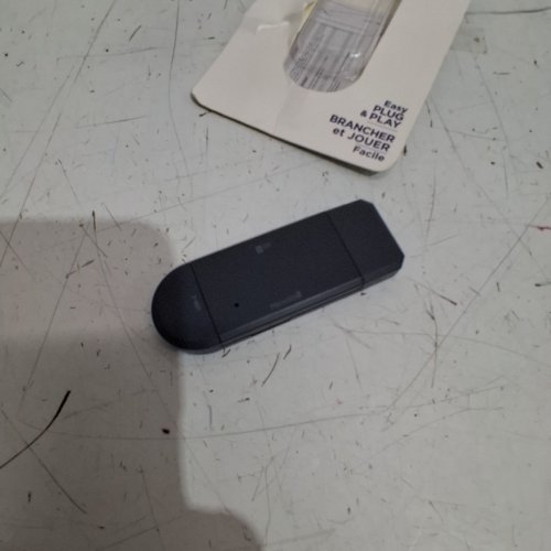 VIVITAR 5-IN-1 SD & MICRO SD CARD READER IN USE image 2