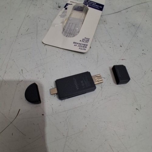 VIVITAR 5-IN-1 SD & MICRO SD CARD READER IN USE image 3