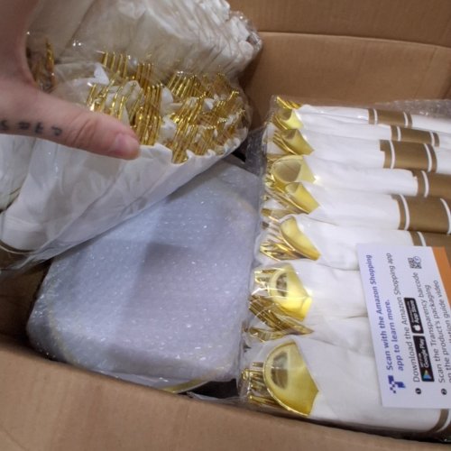 700PC HIMIYO DISPOSABLE PLASTIC DINNERWARE SET FOR WEDDING/PARTY - WHITE/GOLD - (MODEL: 700-YP-GOLD) image 3