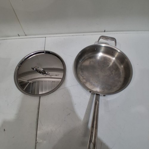 ALL-CLAD D3 3QT STAINLESS STEEL TRI-PLY BONDED SAUTE PAN WITH LID (MODEL: 4403) image 2