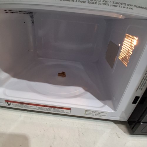 FRIGIDAIRE STAINLESS STEEL MICROWAVE WITH 10 POWER LEVELS - 1.1CU. FT. 1000W - BLACK (MODEL: EMW1132) image 3