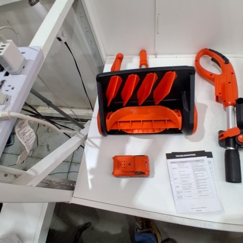VOLTASK CORDLESS ELECTRIC SNOW SHOVEL with charger and battery - 13" - 24V - BLACK/ORANGE (MODEL: CSS001-130OR-CAVK) image 6