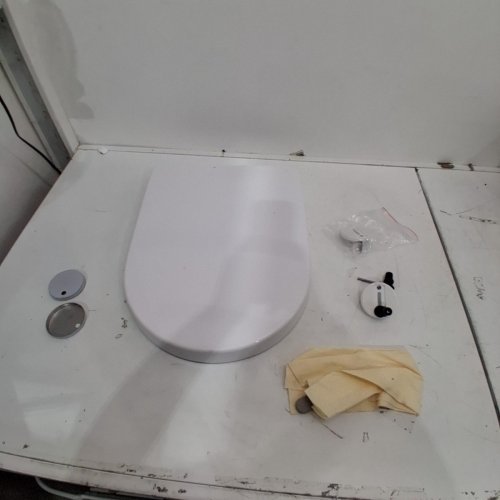 SADALAK D SHAPED ELONGATED TOILET SEAT WITH SLOW CLOSE - WHITE (MODEL: GD-D015) image 2