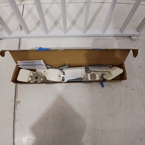 SAFETY 1ST TOP OF STAIRS EXPANDING METAL BABY/PET GATE ADJUSTABLE - 27" - 42" X 28" - WHITE (MODEL: GA090CWHOF2) image 3