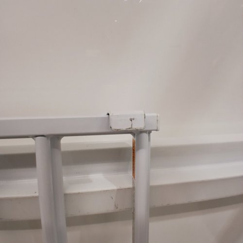 SAFETY 1ST TOP OF STAIRS EXPANDING METAL BABY/PET GATE ADJUSTABLE - 27" - 42" X 28" - WHITE (MODEL: GA090CWHOF2) image 4