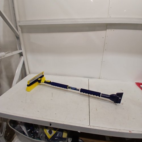 MICHELIN ULTRA DUTY TELESCOPIC SNOW BRUSH - 63" image 2