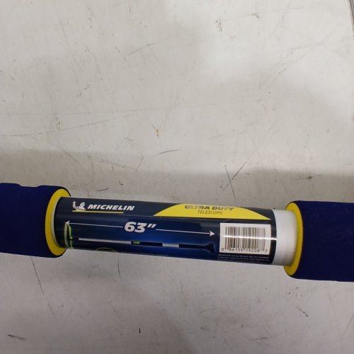 MICHELIN ULTRA DUTY TELESCOPIC SNOW BRUSH - 63" image 3