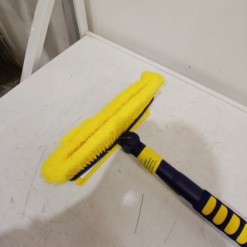 MICHELIN ULTRA DUTY TELESCOPIC SNOW BRUSH - 63" image 4