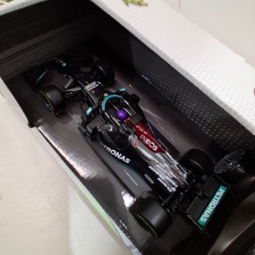 MAISTO TECH RC REMOTE CONTROL CAR WITH PISTOL GRIP CONTROLS - 1:24 SCALE - MERCEDES AMG F1 W12 E PERFORMANCE LEWIS HAMILTON (2021) (MODEL: 82355) image 2