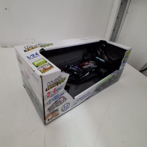 MAISTO TECH RC REMOTE CONTROL CAR WITH PISTOL GRIP CONTROLS - 1:24 SCALE - MERCEDES AMG F1 W12 E PERFORMANCE LEWIS HAMILTON (2021) (MODEL: 82355) image 3