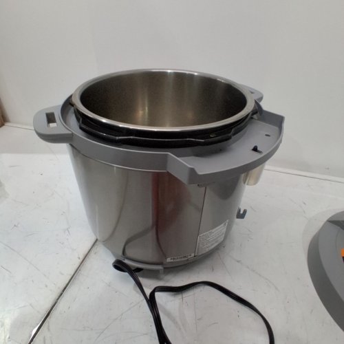 INSTANT POT PRO 10-IN-1 PRESSURE COOKER - 8QT - BLACK - (MODEL:113-0044-01) image 6