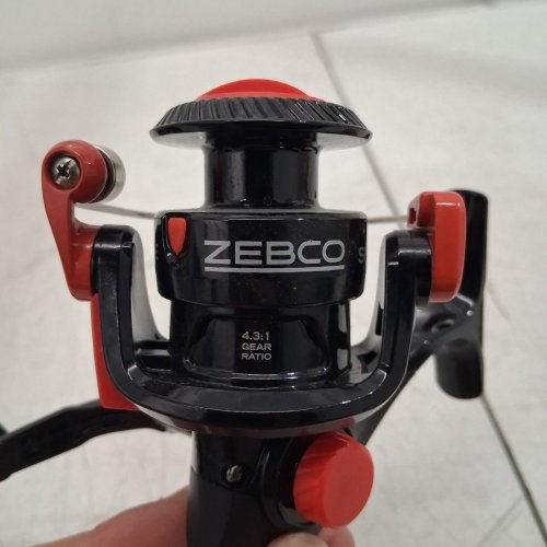 ZEBCO SPINNING FISHING REEL - AMBIDEXTROUS - 4.3:1 GEAR RATIO - BLACK/RED image 4