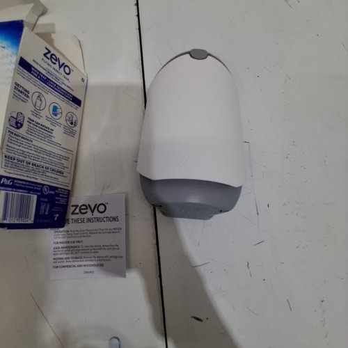 ZEVO PLUG-IN FLYING INSECT TRAP -WHITE image 3
