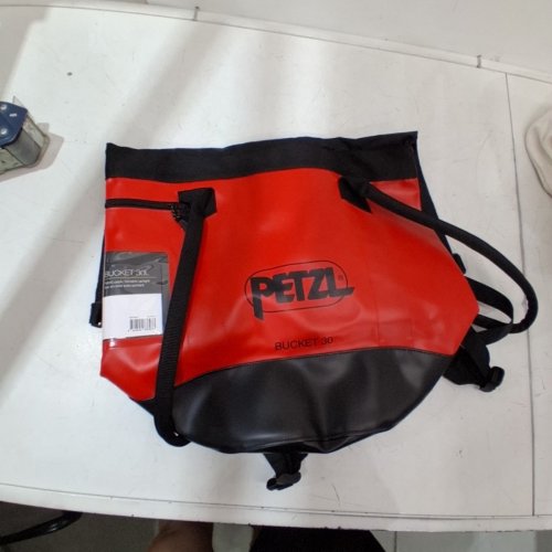 PETZL ROPE BAG WITH PADDED SHOULDER STRAPS - 30L - RED/BLACK (MODEL: BUCKET 30) image 3